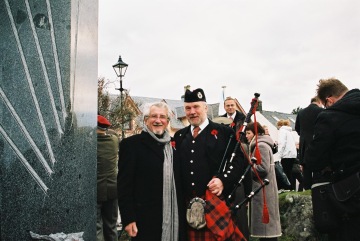 Autor památníku Josef Vajce s Miroslavem Angerem.