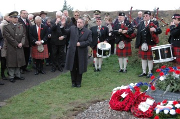 Společná modlitba během slavnostního odhalení.